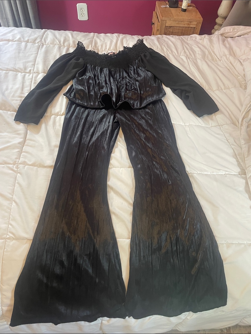 Band of Gypsies Black Crinkle Wide-Leg Pant and matching top Large Mint